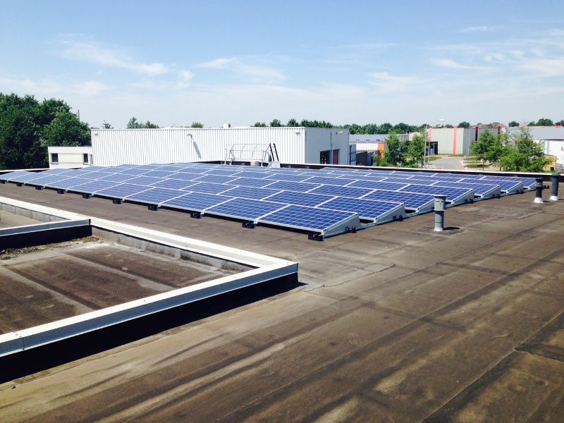 65 poly Solaredge met valkpro op plat dak